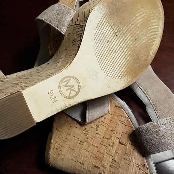 Michael Kors beige suede sandals - Picture 4 of 4